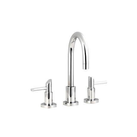 Minimalist Scene 3 tap hole basin mixer