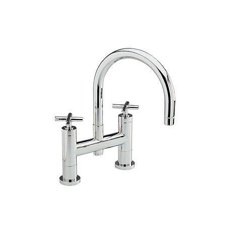 Minimalist Horizon Bath filler with large swivel spout