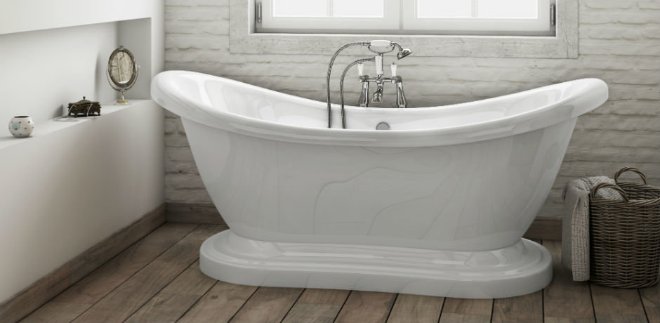 white freestanding bath