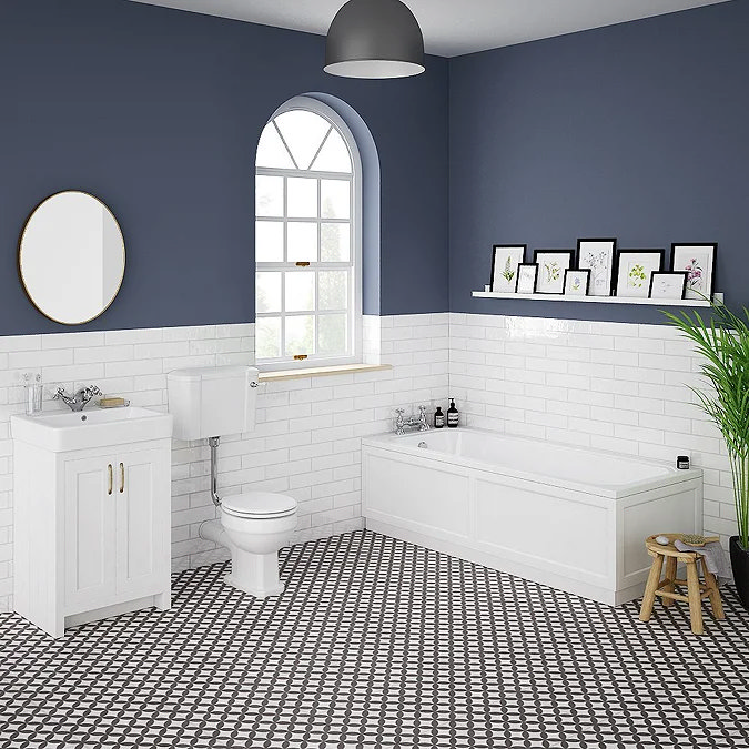 white ensuite bathroom blue walls