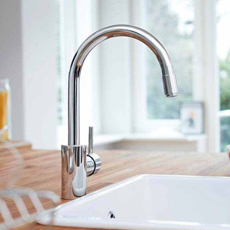 GROHE Concetto Kitchen Sink Mixer with Pull Out Spray - Chrome - Intalled on to a wood effect kitchen worktop with a butler sink.