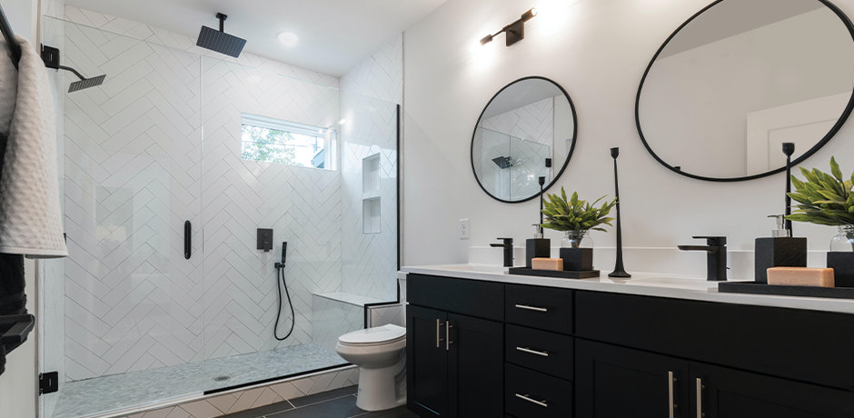 Black and White Bathroom 