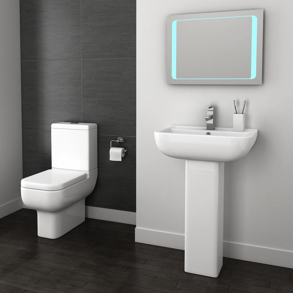 Modern Short Projection Toilet in modern bathroom
