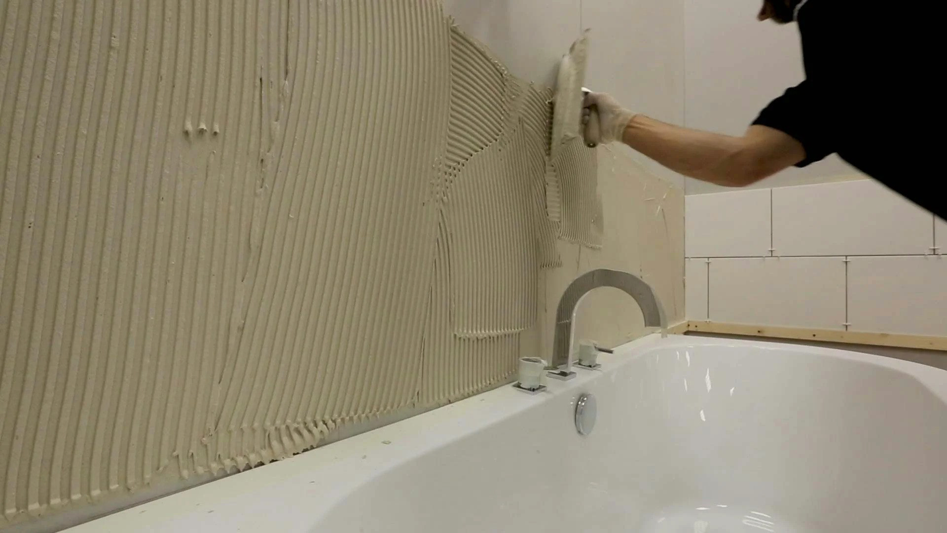 How to mix and apply tile adhesive