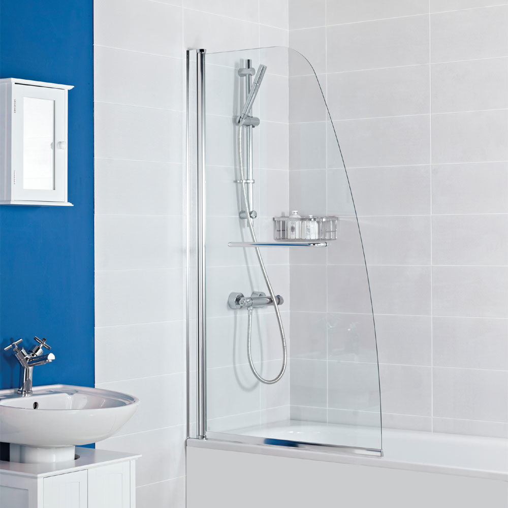 Angled bath screen, white and blue bathroom