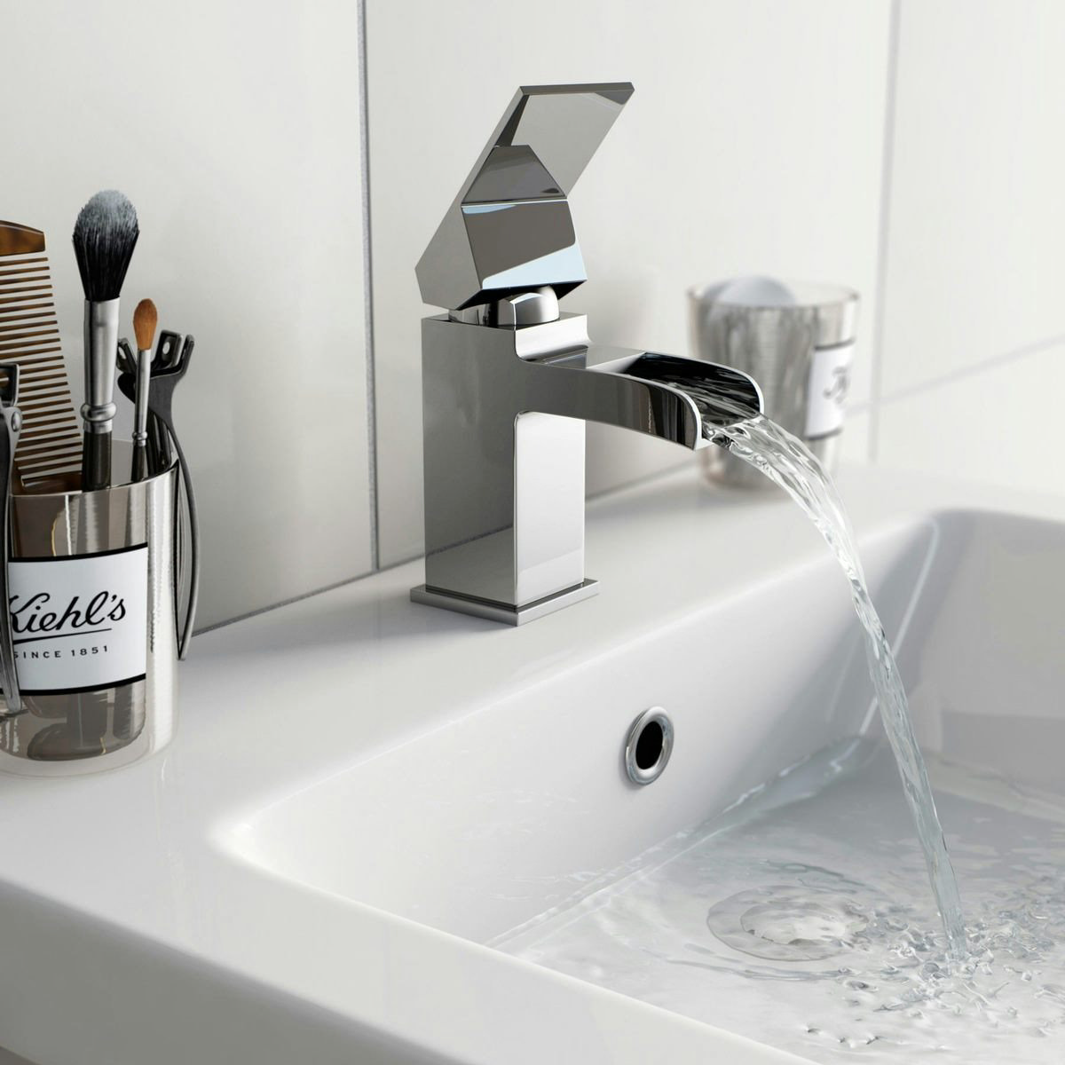 Waterfall basin mixer tap