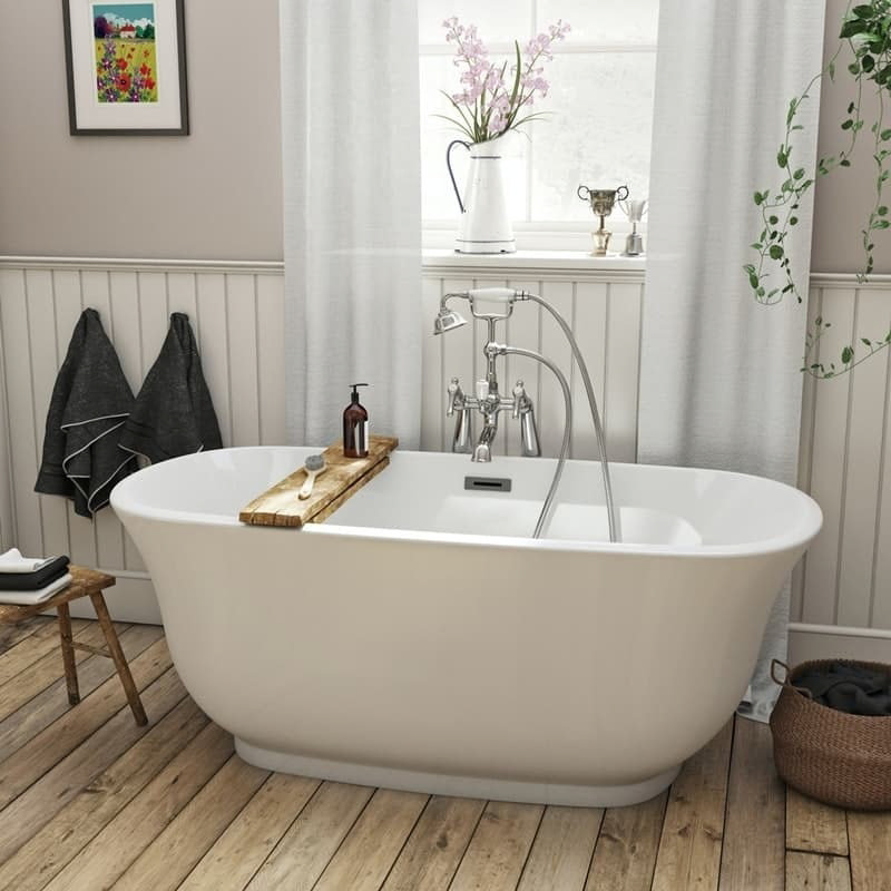 Traditional freestanding bath