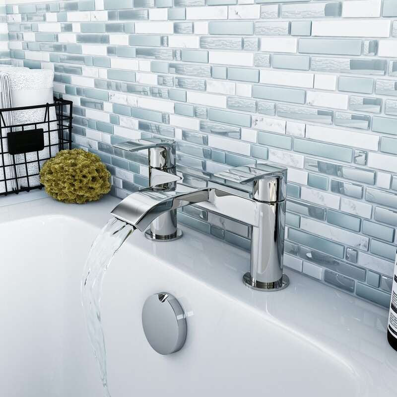 Round bath mixer tap