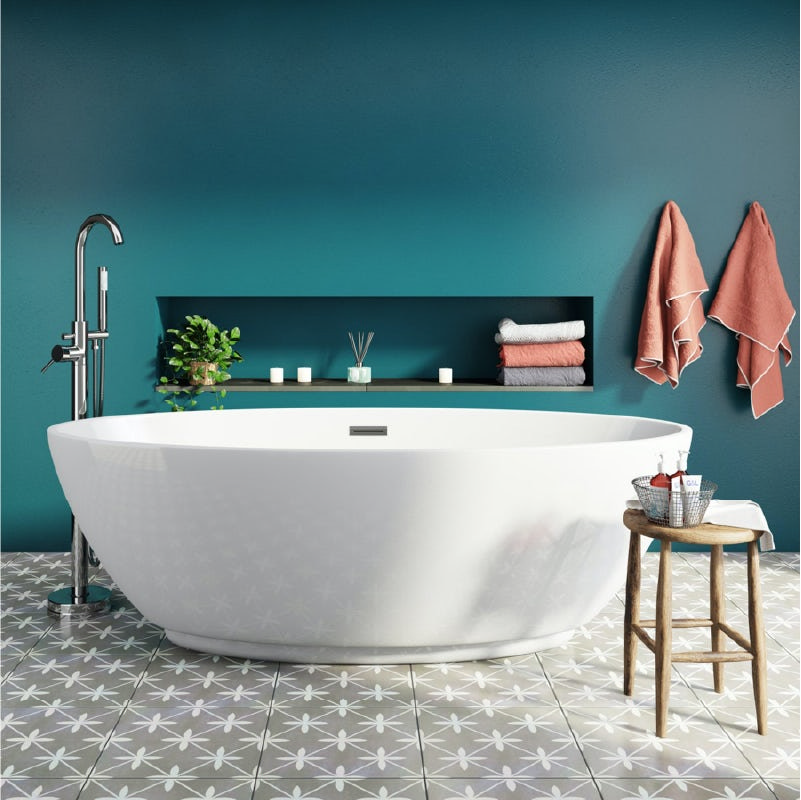 Oval bathtub