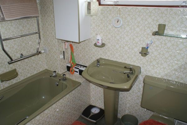 1980s avacado bathroom