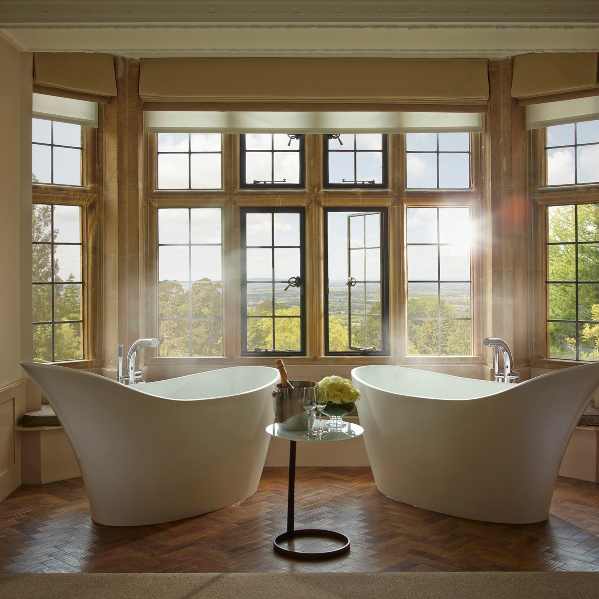Twin Luxury Bathtubs In Foxhill Manor