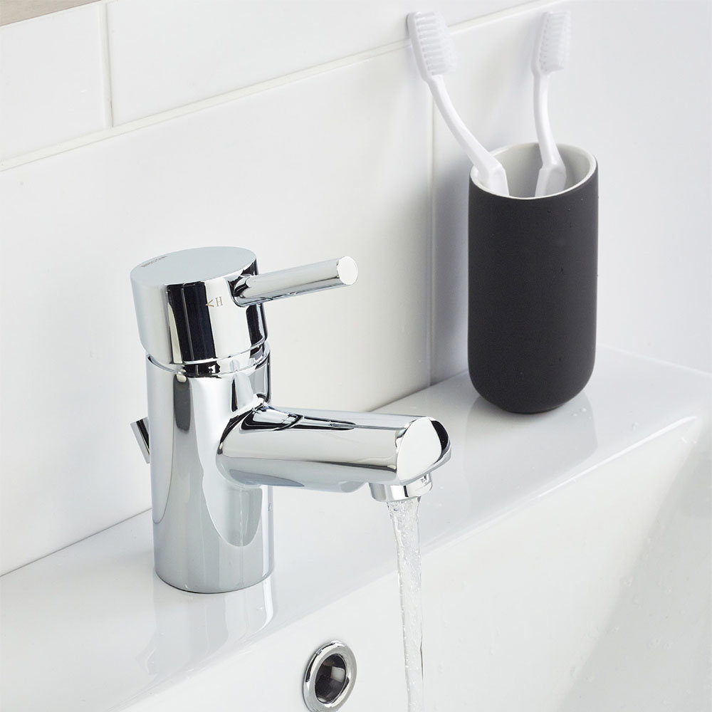 Basin mixer with pop up waste