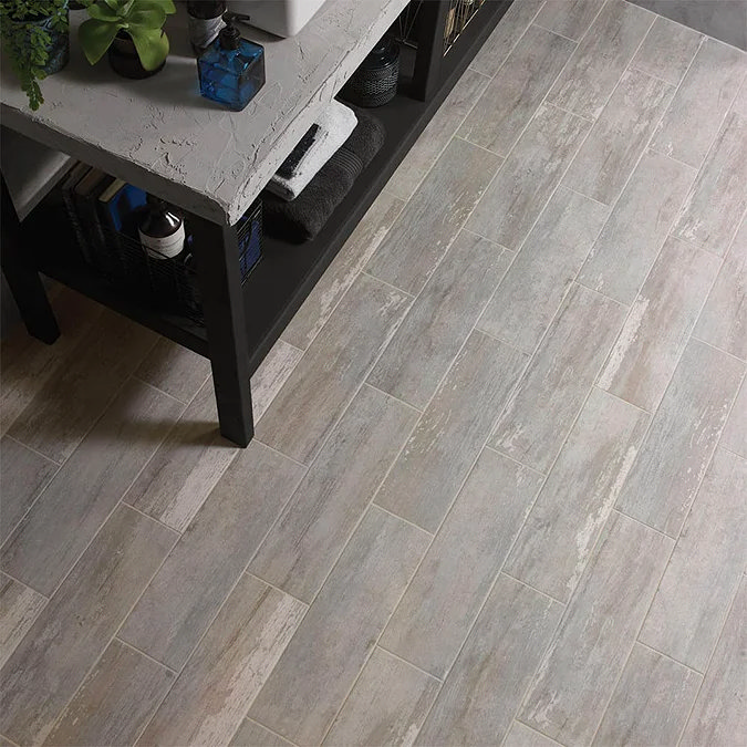 Rustic bathroom with distressed wood-effect floor tiles, adding a vintage, natural charm to the space.