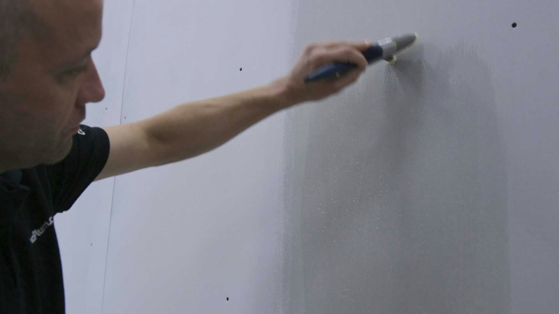 Priming plasterboard for tiling: Step 3