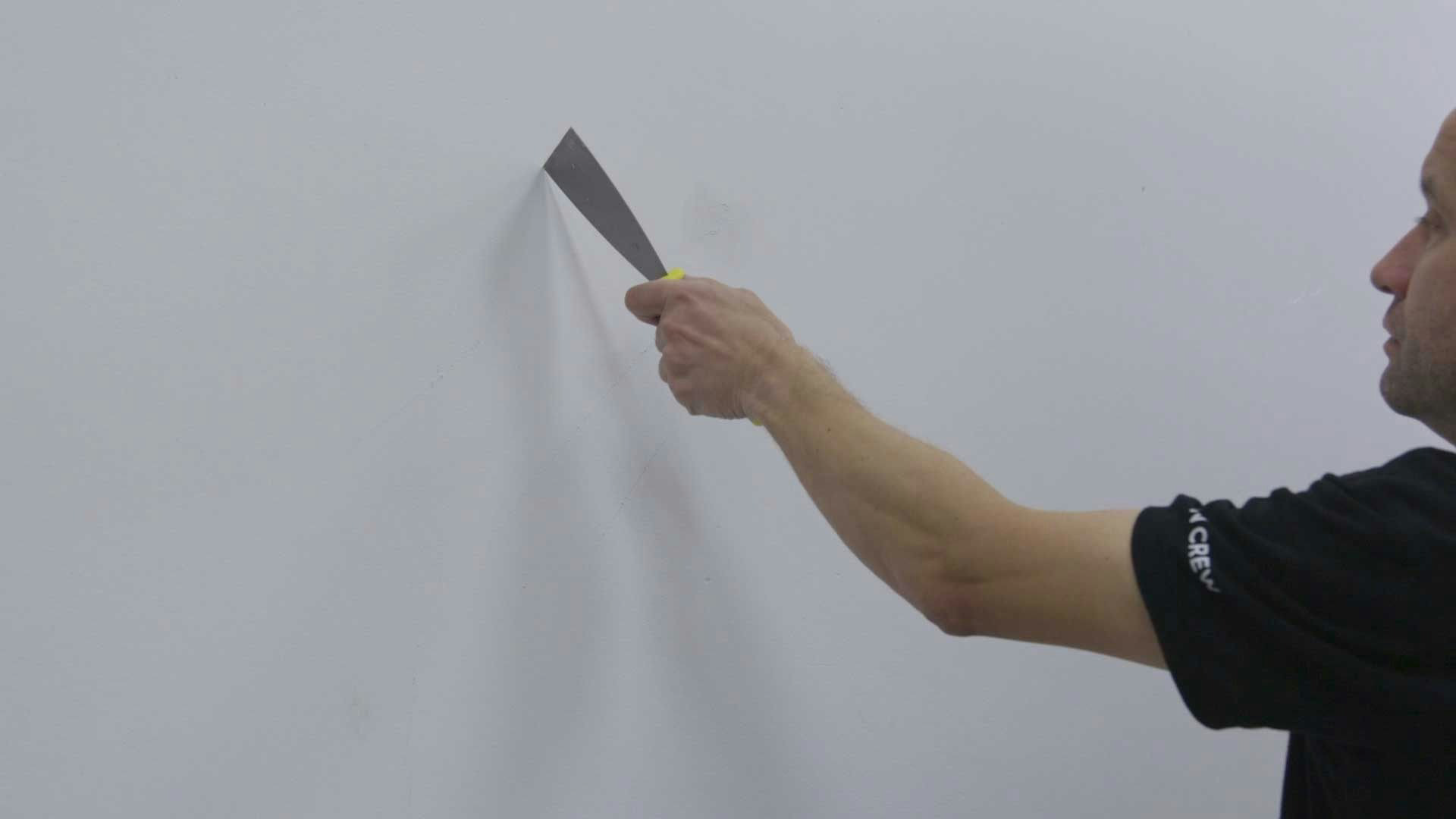 Priming painted walls for tiles: Step 2