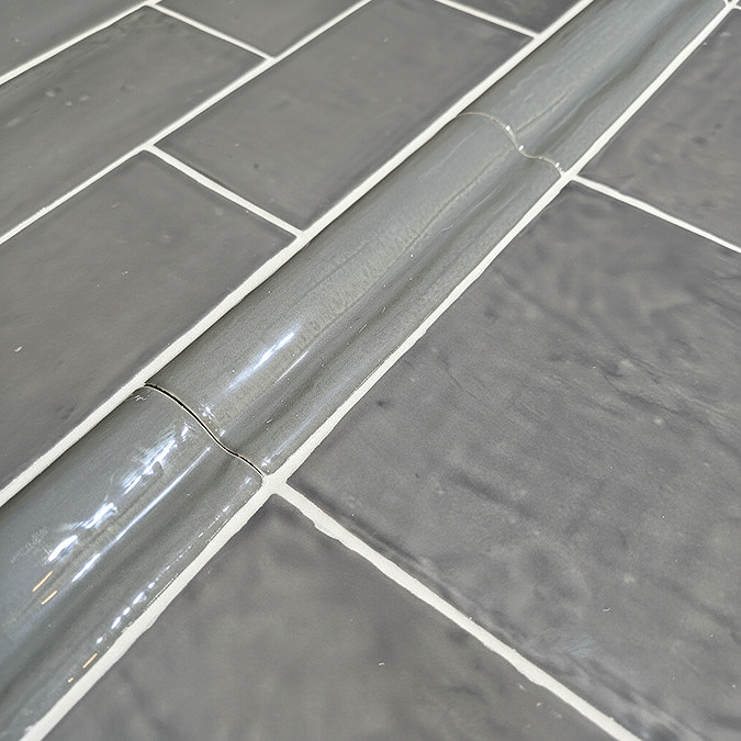 Bramley Rustic Dark Grey Gloss Border Tile - 50 x 150mm