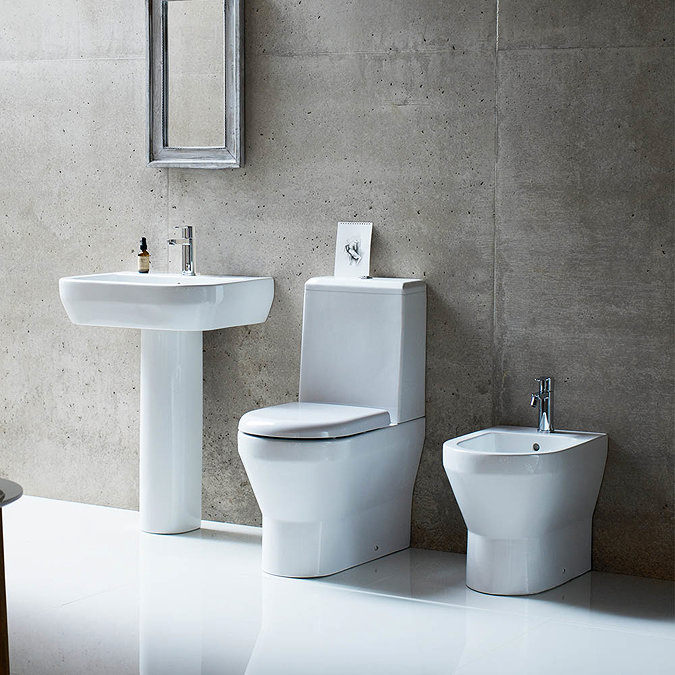 Britton Bathrooms - Curve S30 Close Coupled Toilet with Cistern & Soft Close Seat (Back to Wall)  Standard Large Image