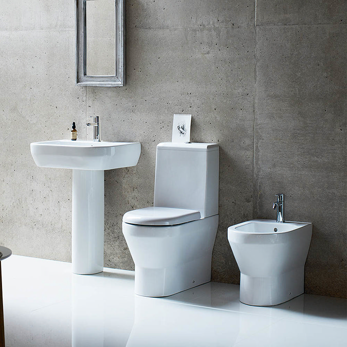 Britton Bathrooms - Curve S30 Close Coupled Toilet with Cistern & Soft Close Seat (Back to Wall) Standard Large Image