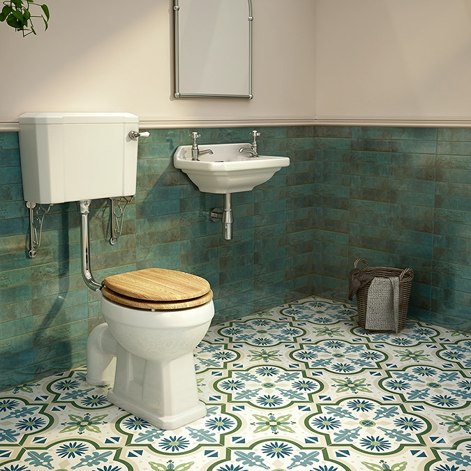 Carlton Traditional Low Level Toilet with Ornate Cistern Brackets and Soft Close Seat