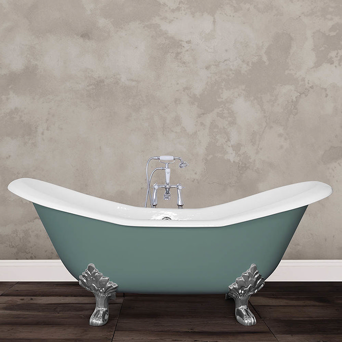 JIG Banburgh Large Cast Iron Roll Top Bath (1825x780mm) with Feet In Bathroom Large Image