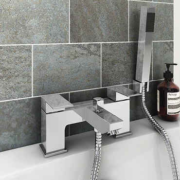Cast Bath Shower Mixer with Shower Kit in Polished Chrome