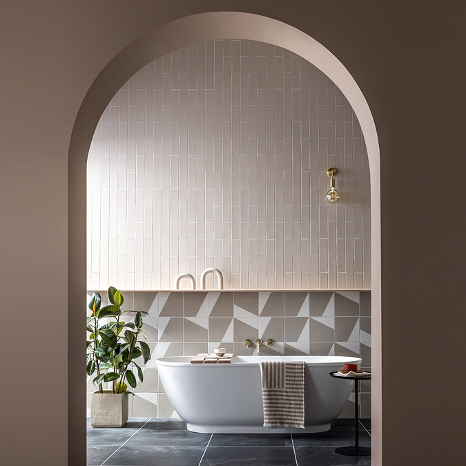 Chatsworth 1700 Freestanding Curved Bath – Double Ended with Brushed Brass Waste