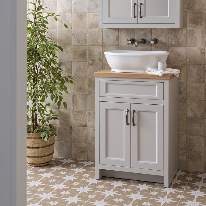 Chatsworth 535 x 390mm Traditional Oval Countertop Basin Gloss White