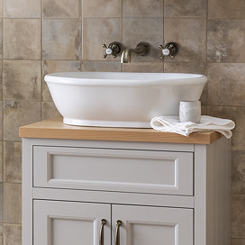 Chatsworth 535 x 390mm Traditional Oval Countertop Basin Gloss White