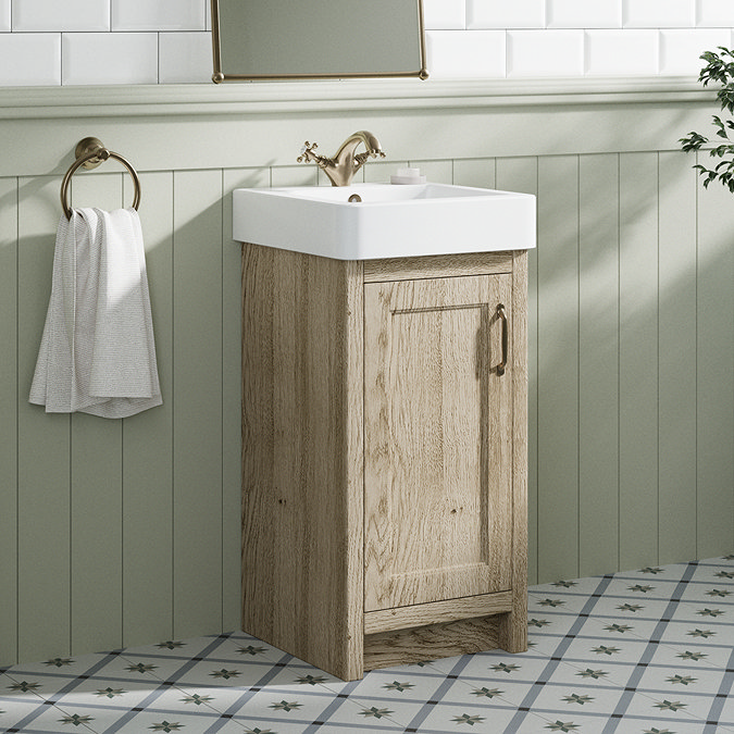 Chatsworth Traditional Natural Oak Vanity – 425mm Wide