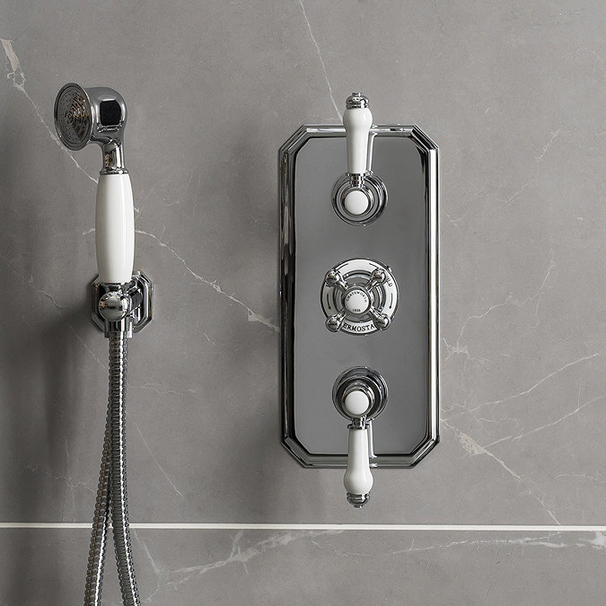 Chatsworth Traditional Outlet Elbow with Parking Bracket, Flex & Handset