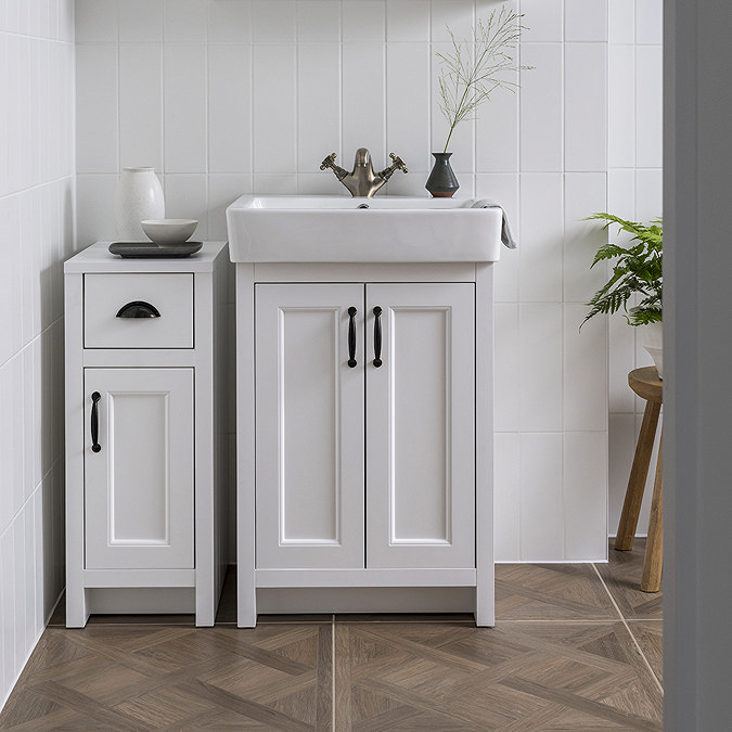 Chatsworth White Cupboard Unit 300mm Wide x 435mm Deep with Matt Black Handles