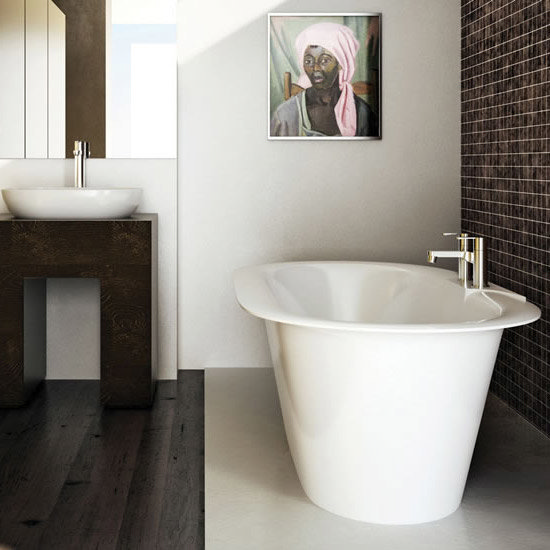 Clearwater - Mystique 1690 x 850 Modern Freestanding Bath - M12 Feature Large Image