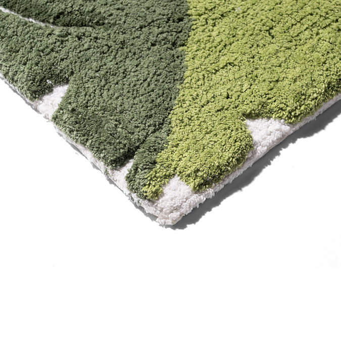 Close up image of the corned of the Croydex Botanical Soft Tufted Bath Mat, pictured on a white background.