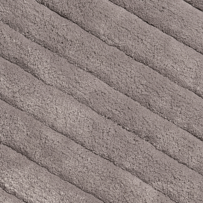 Close up image of the lines of the arches on the Croydex Grey Arched Bath Mat.