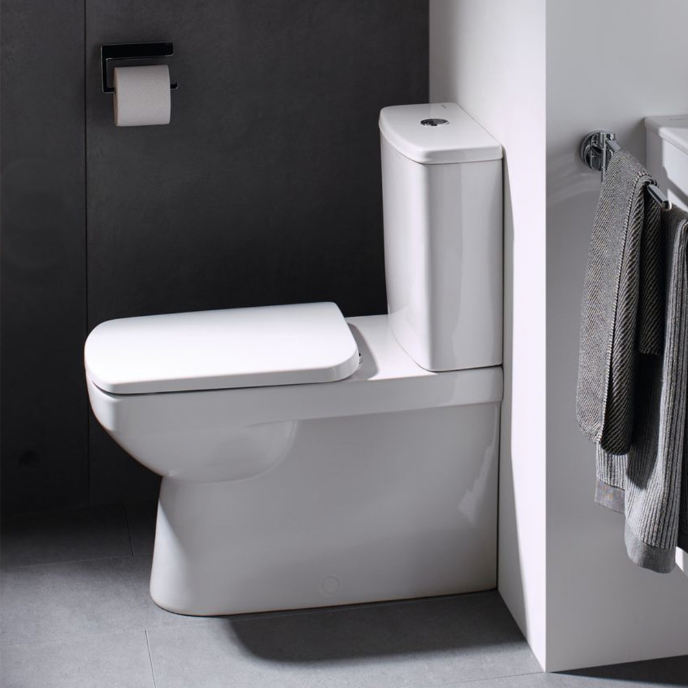 https://images.victorianplumbing.co.uk/products/geberit-selnova-square-rimless-close-coupled-toilet-soft-close-seat/mainimages/selsqccwc-l2.jpg