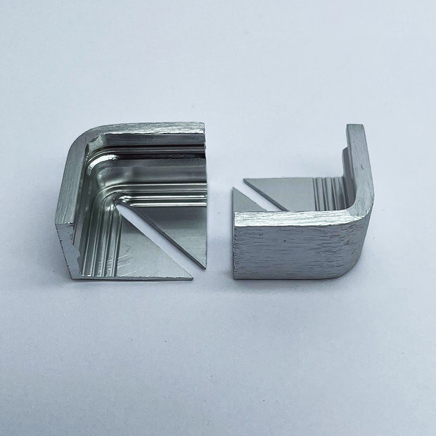 Genesis 10mm Bright Silver Aluminium External Corners (2 Pack) Large Image