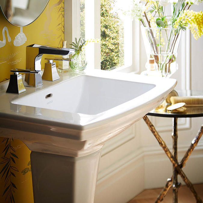 Heritage Blenheim Traditional 4-Piece Bathroom Suite Feature Large Image
