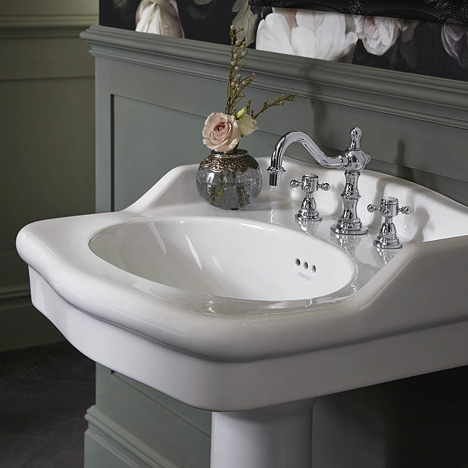 Heritage Victoria Traditional 4-Piece Bathroom Suite Standard Large Image