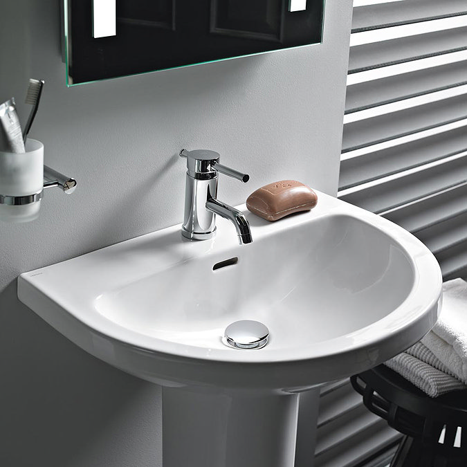 Heritage Zaar 4-Piece BTW Bathroom Suite Feature Large Image