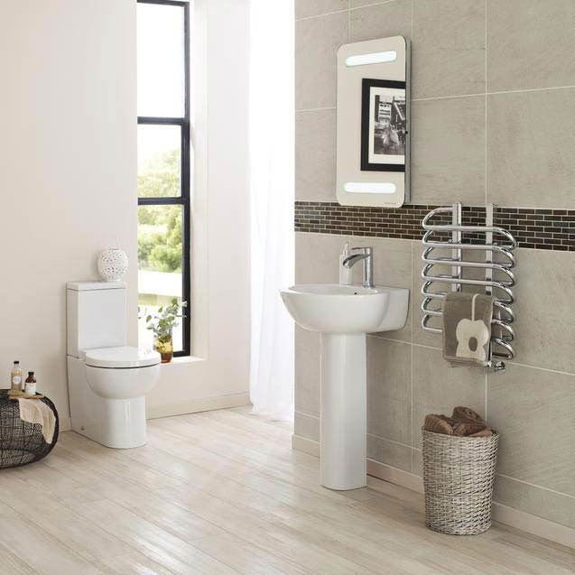 Hudson Reed - Langdon close coupled curved profile BTW pan with cistern & soft close seat Feature La