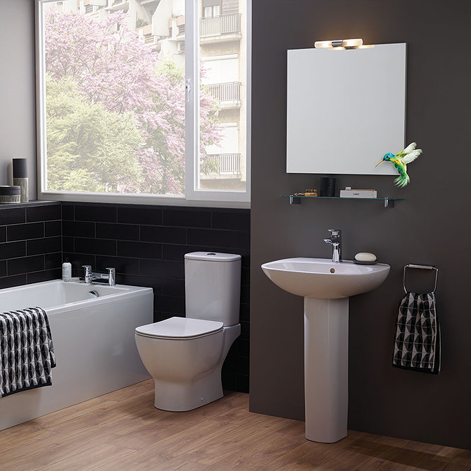Ideal Standard Tesi AquaBlade Close Coupled WC + Seat  In Bathroom Large Image