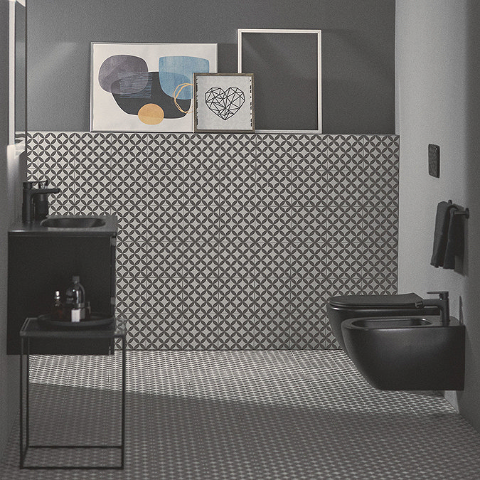 Ideal Standard Tesi Silk Black AquaBlade Wall Hung WC + Soft Close Seat  In Bathroom Large Image