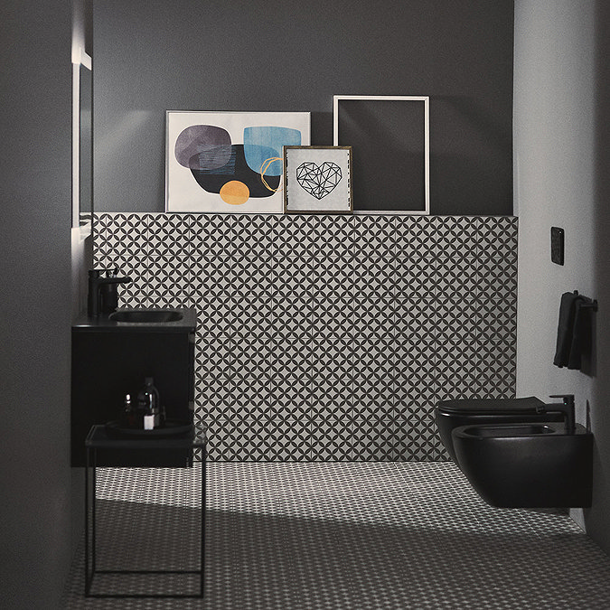 Ideal Standard Tesi Silk Black Wall Hung Bidet  In Bathroom Large Image