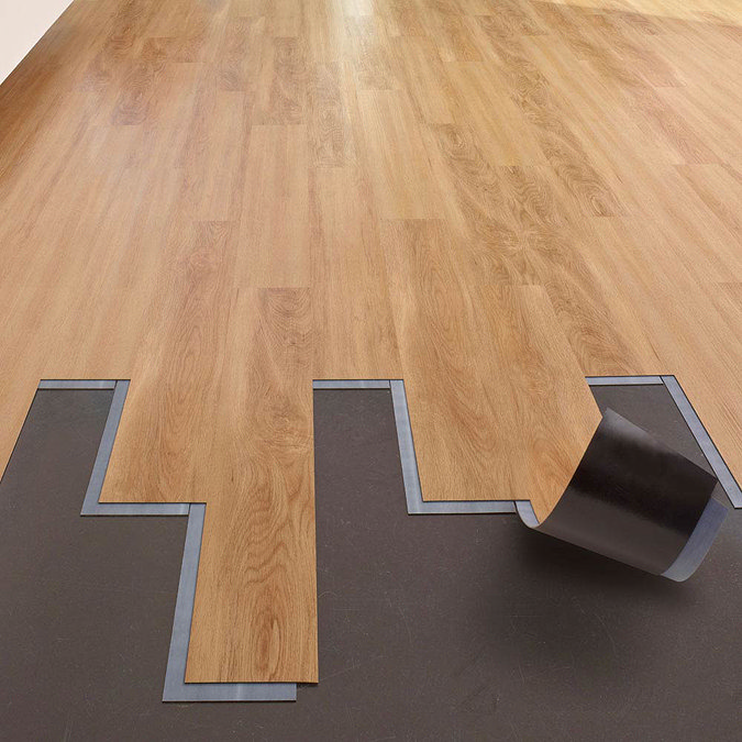 Mere Reef InterGrip Vinyl Floor Planks (Pack of 16) - Prestige Maple In Bathroom Large Image