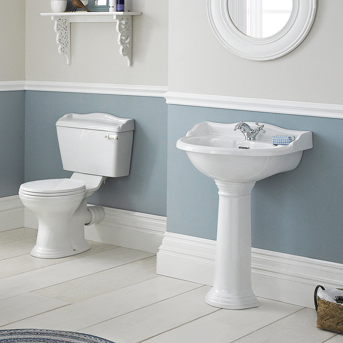 Monaco Traditional Close Coupled Toilet with Soft Close Seat (Gloss White)