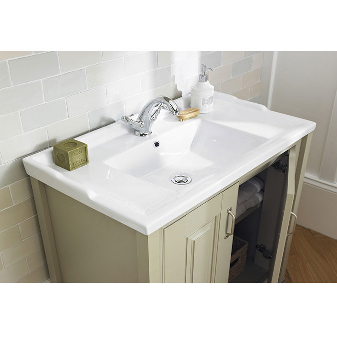 Old London - 800 Traditional 2-Door Basin & Cabinet - Natural Walnut - LDF505 Feature Large Image