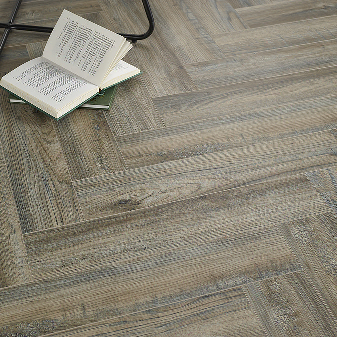 Orion Distressed Oak SPC Luxury Click Vinyl 610 x 126 Waterproof Herringbone Flooring (Pack of 20)