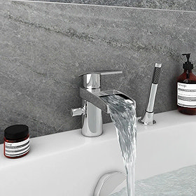 Waterfall bath taps