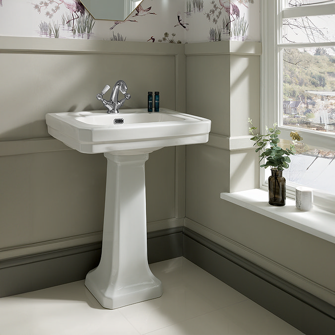 Trafalgar 4-Piece Bathroom Suite (Close Coupled Toilet with 640mm Basin and Full Pedestal)