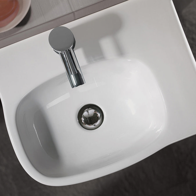 Twyford Moda Offset 450mm 1TH Washbasin (Right Hand Shelf) Feature Large Image